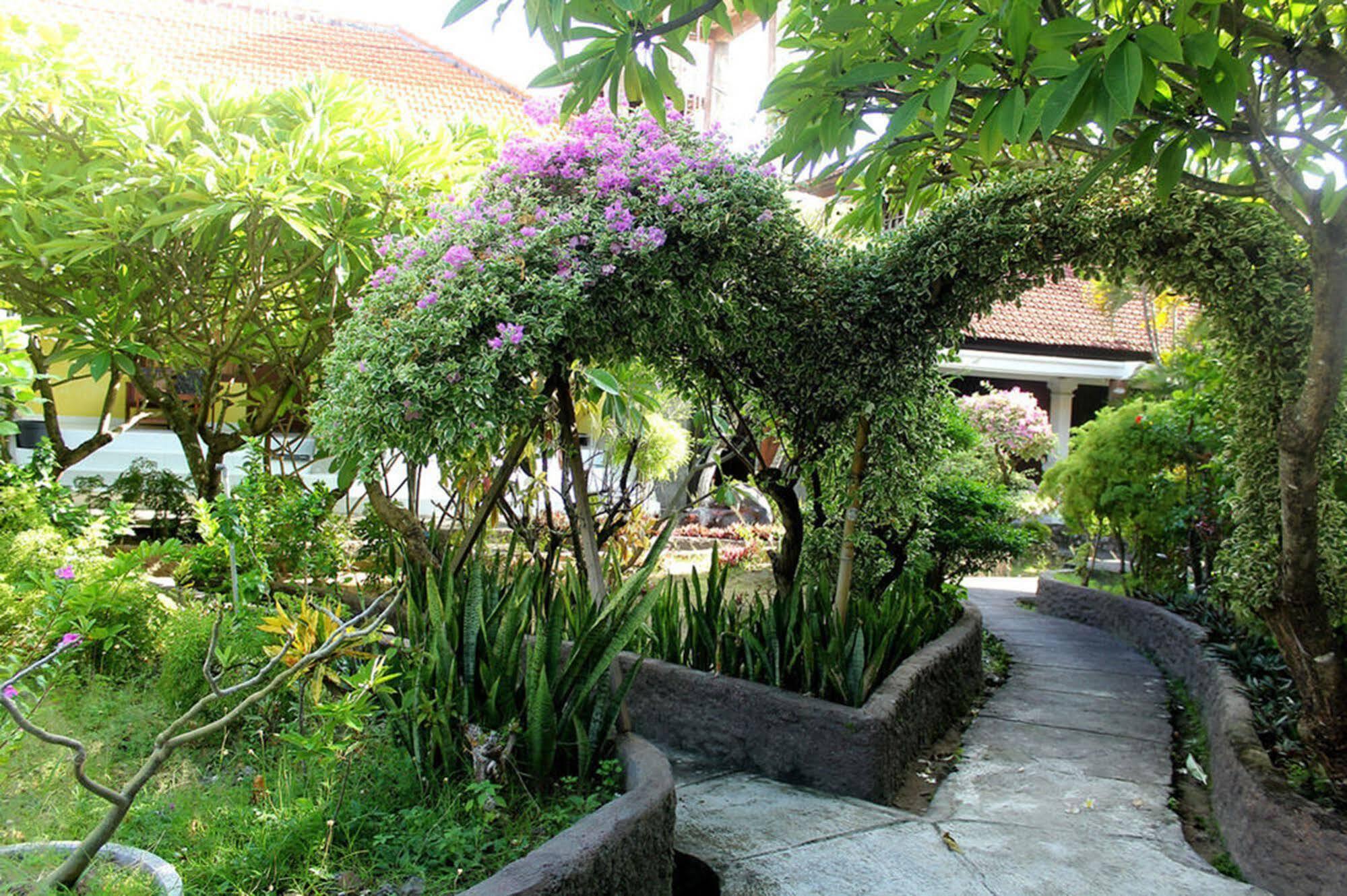 Berlian Inn Kuta Beach Exteriér fotografie